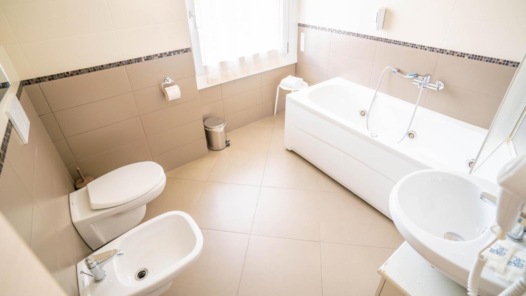 Hotel Bella Peschiera Peschiera del Garda Eksteriør bilde